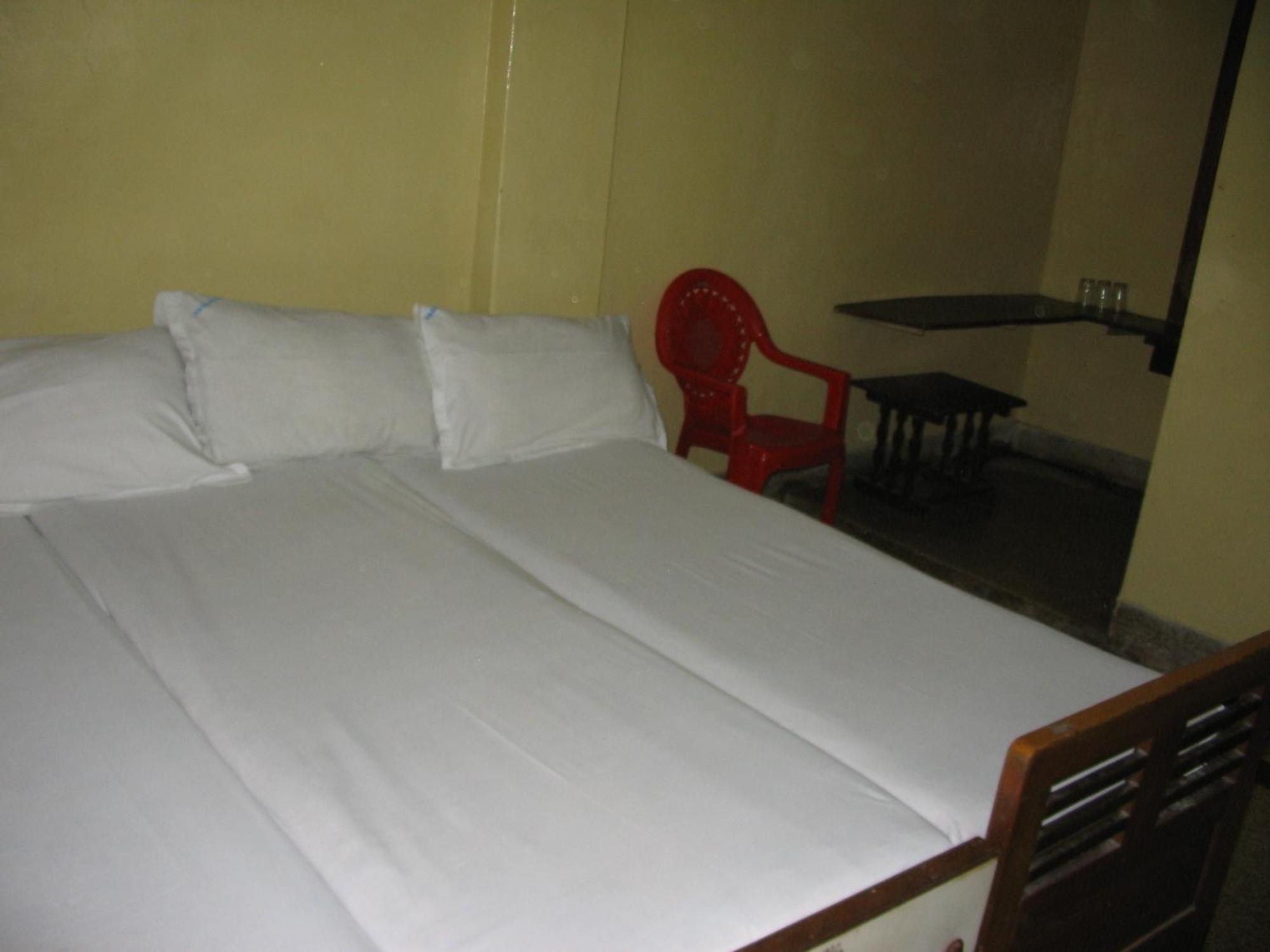 Vasantha Lodge Purasawalkam chennai Ruang foto